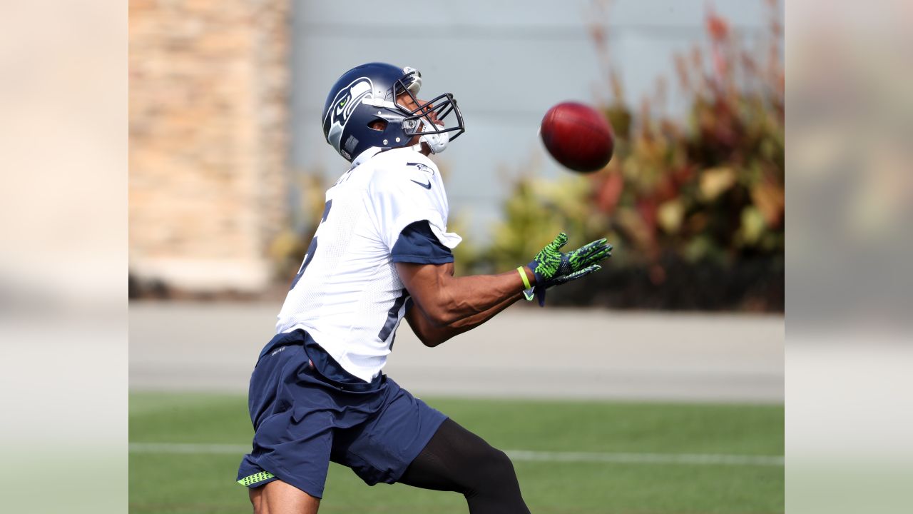 Seahawks training camp: Brandon Marshall is not too old for this - Field  Gulls