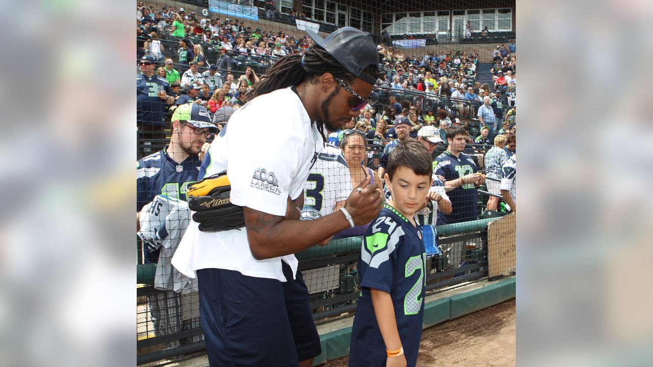 Seahawks players, Seattle sports stars highlight celebrity softball game -  Field Gulls