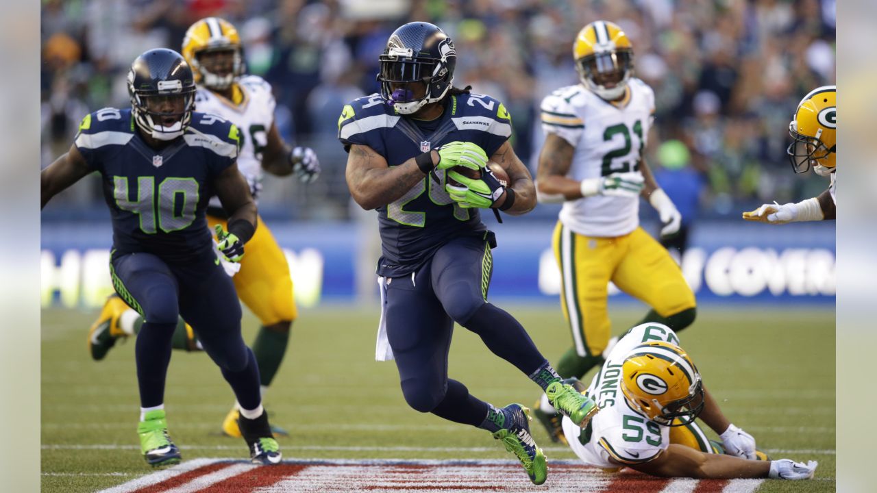 Seattle Seahawks' Marshawn Lynch runs during the first half of an NFL  football game against the Green Bay Packers Sunday, Sept. 20, 2015, in Green  Bay, Wis. (AP Photo/Jeffrey Phelps Stock Photo 