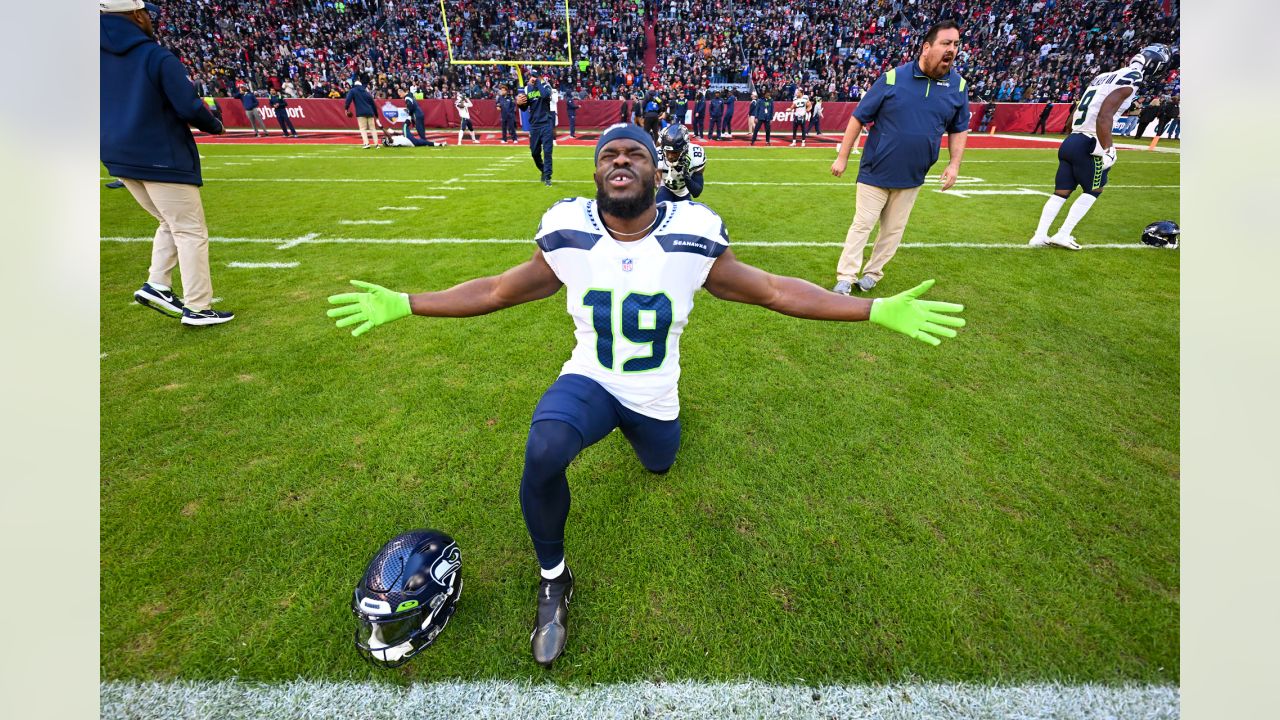 PHOTOS: Seahawks Get Loose In Munich