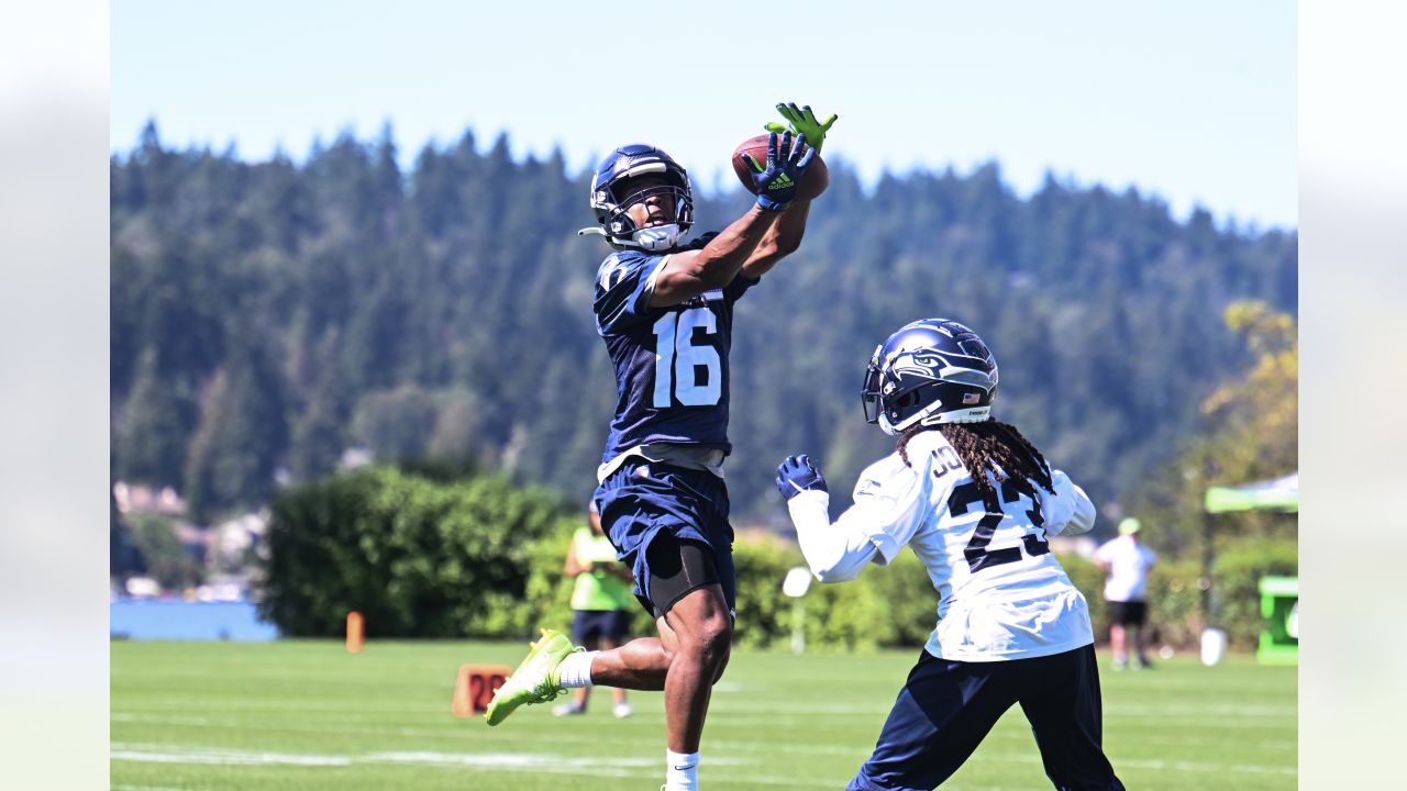 Seattle Seahawks Take the Field Editorial Stock Photo - Image of cheering,  national: 46928148