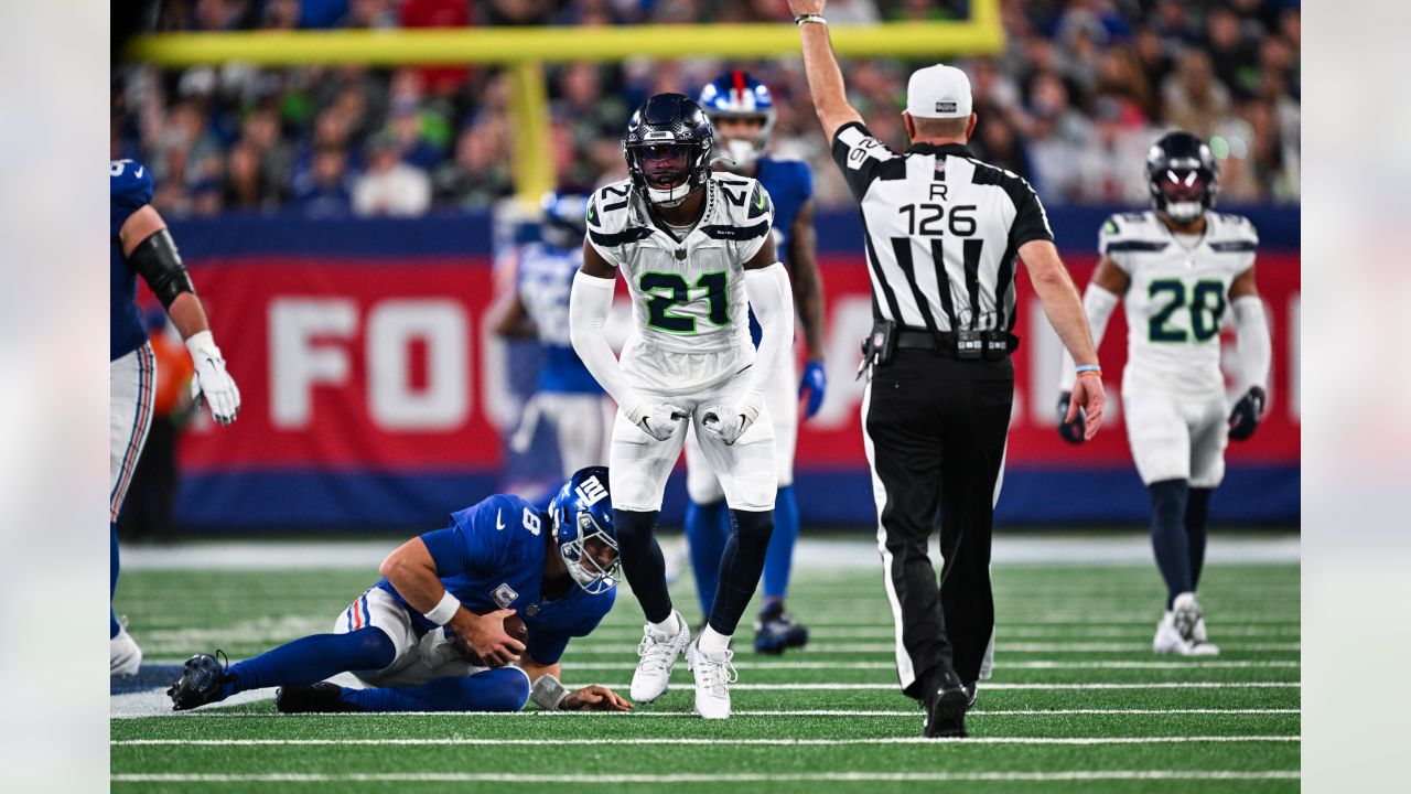 Seahawks vs. Giants score, takeaways: Seattle destroys Daniel Jones,  setting franchise sack record in blowout 