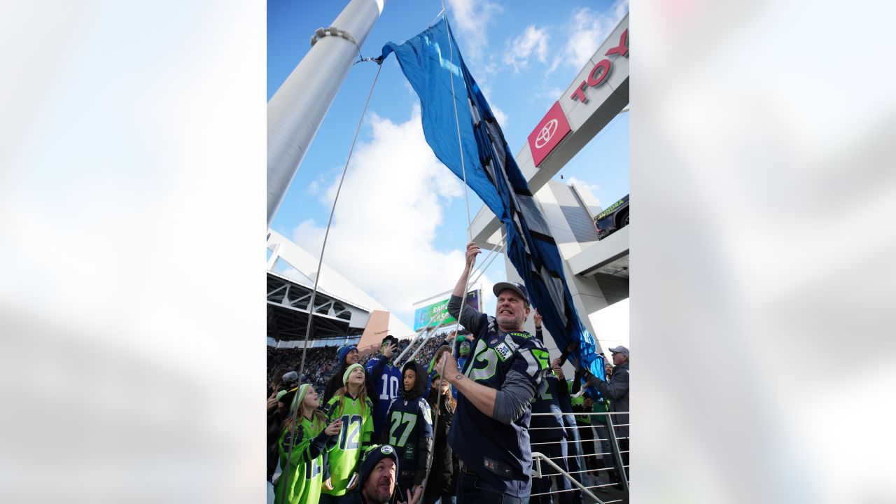 PHOTOS: Rainn Wilson Raises The 12 Flag