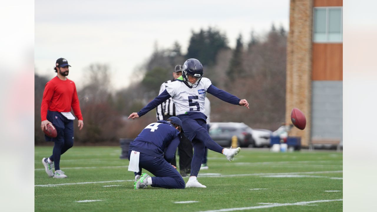 Seahawks WR Cade Johnson transported to hospital for evaluation of head,  neck injuries - NBC Sports