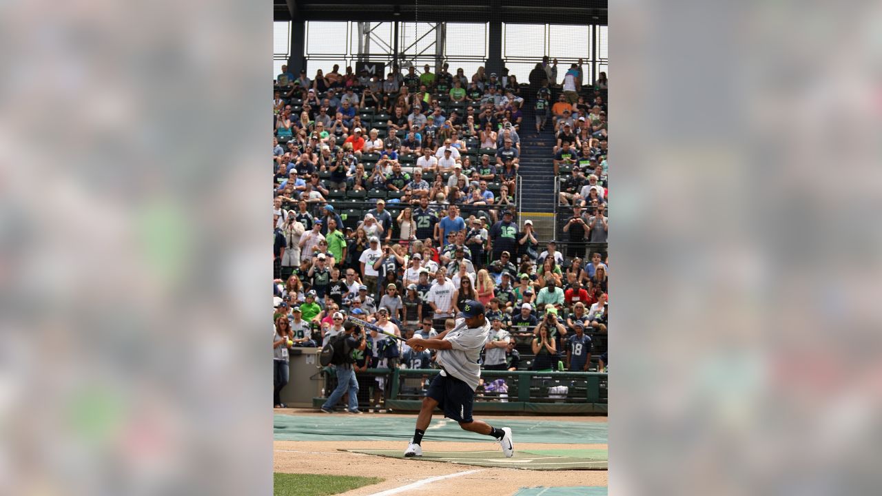 Seahawks players, Seattle sports stars highlight celebrity softball game -  Field Gulls