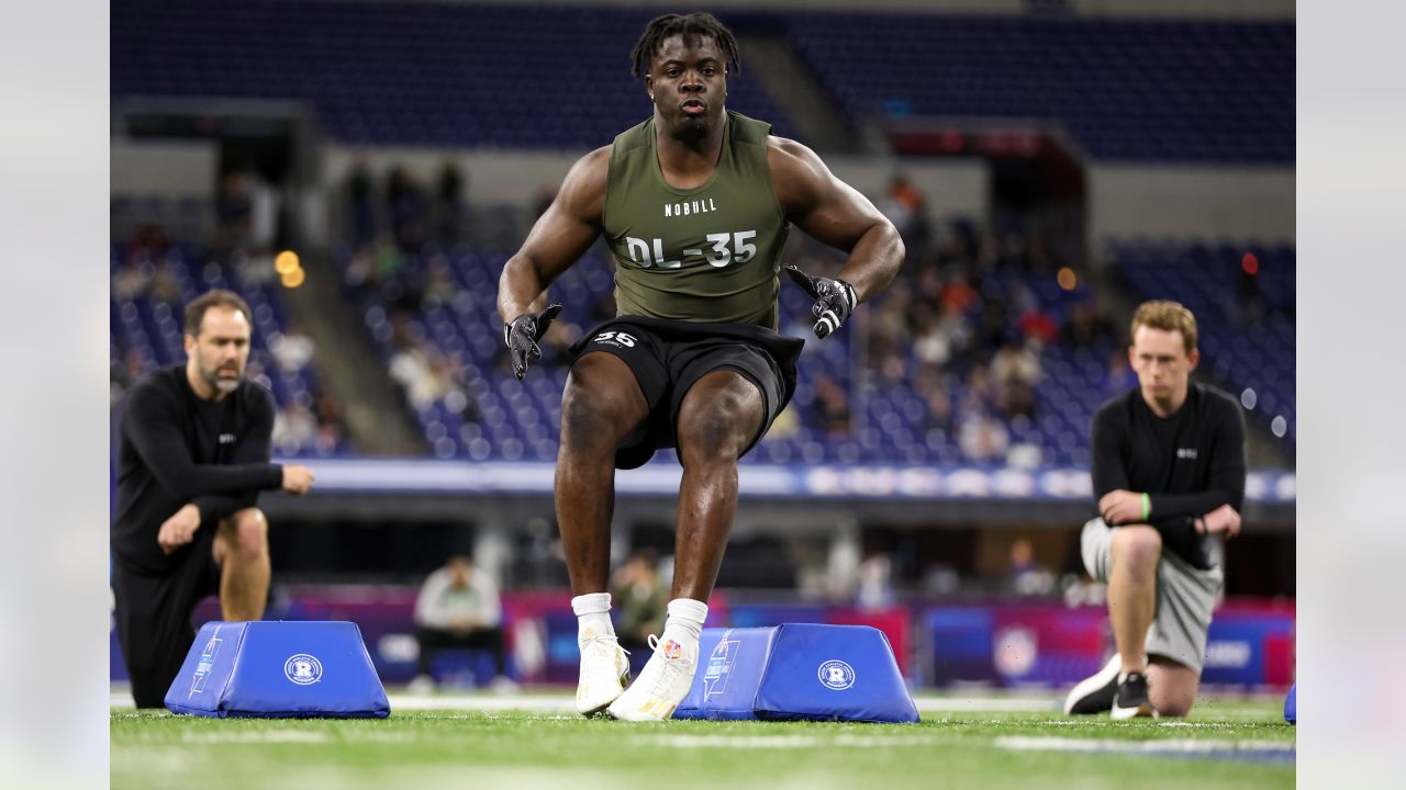 Oklahoma defensive lineman Jalen Redmond runs a drill at the NFL football  scouting combine in Indianapolis, Thursday, March 2, 2023. (AP Photo/Darron  Cummings Stock Photo - Alamy