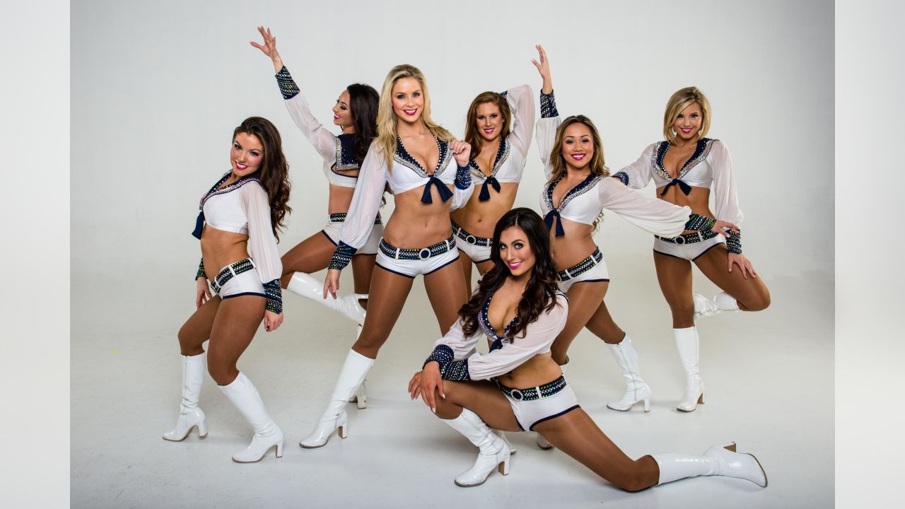 File:US Navy 120213-N-DX615-530 Seattle Seahawks cheerleaders, the Sea Gals,  perform a dance routine for Sailors and Marines aboard the amphibious  assau.jpg - Wikipedia