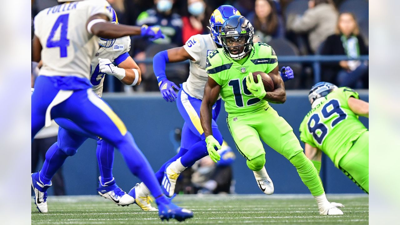 Seahawks lose Russell Wilson, lose another home game to Rams 26-17 - Field  Gulls