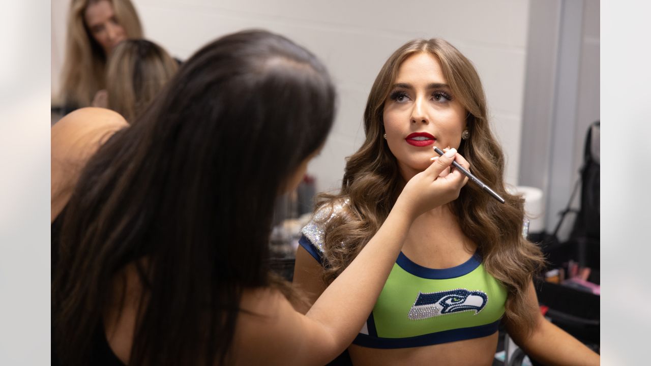 Dallas Cowboys vs Seattle Seahawks – Dallas Cowboys Cheerleaders