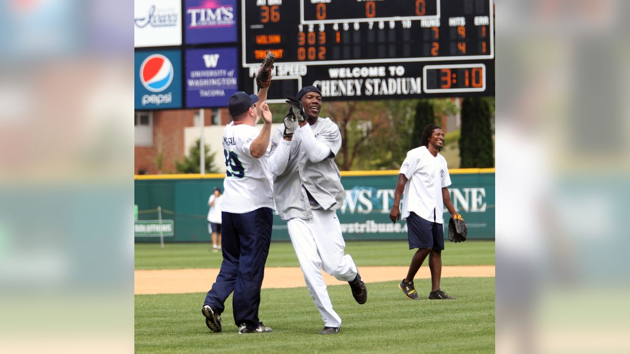 Seahawks players, Seattle sports stars highlight celebrity softball game -  Field Gulls