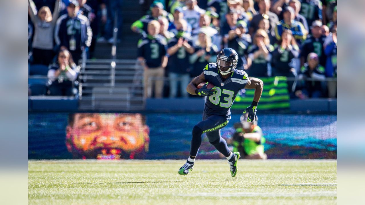 Seahawks' Ricardo Lockette taken off on stretcher after scary hit