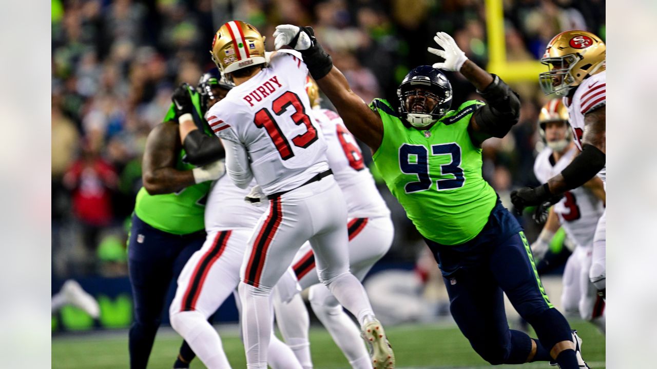 Lockett breaks bone in hand as Seahawks battered by Niners