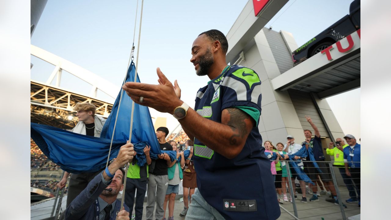 Monday Round-Up: Former Seahawks Quarterback Seneca Wallace Stars In AFFL  Semifinals