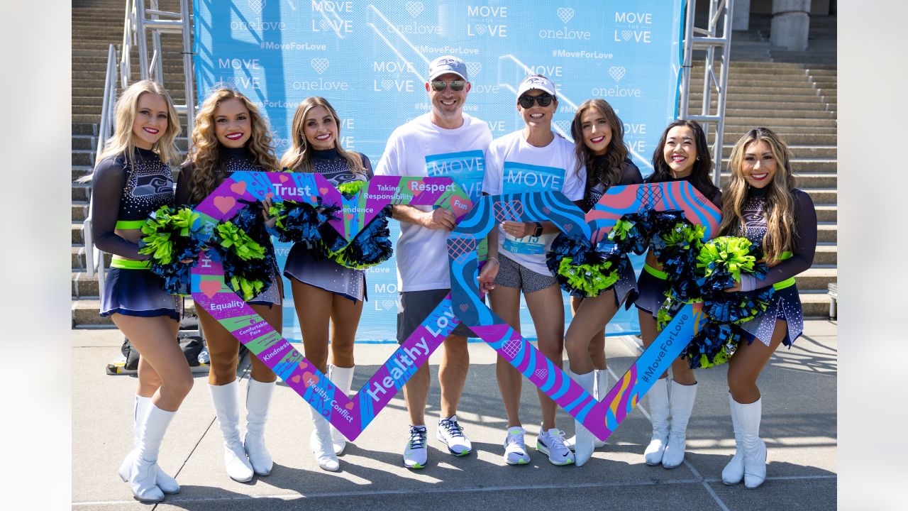 Looks We Love: 7 NFL Teams With the Most Adorable Junior Cheerleader  Uniforms!