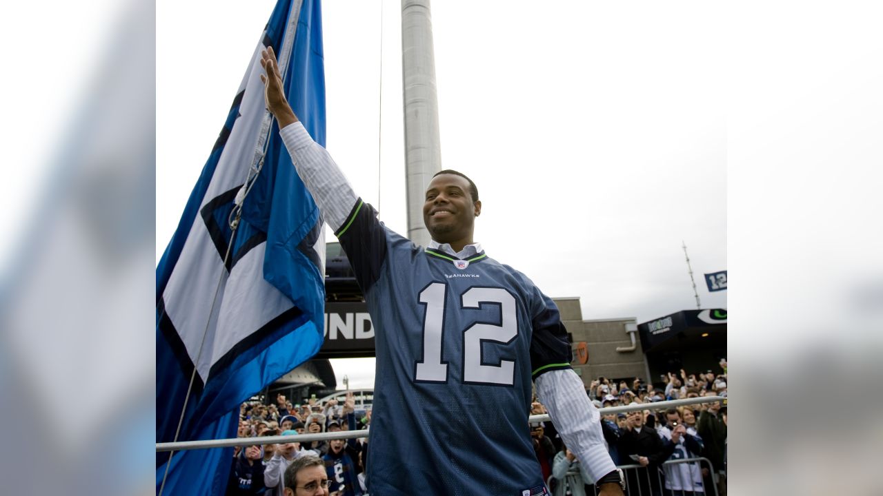 Ken Griffey Jr. shows off Hall-of-Fame worthy outfit on induction day