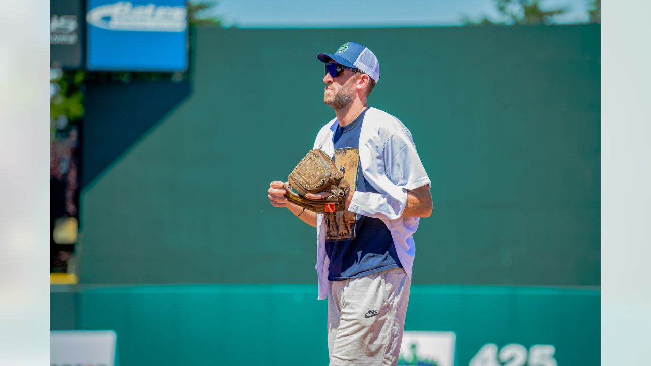 DK Metcalf to participate in MLB All-Star Celebrity Softball Game - Field  Gulls