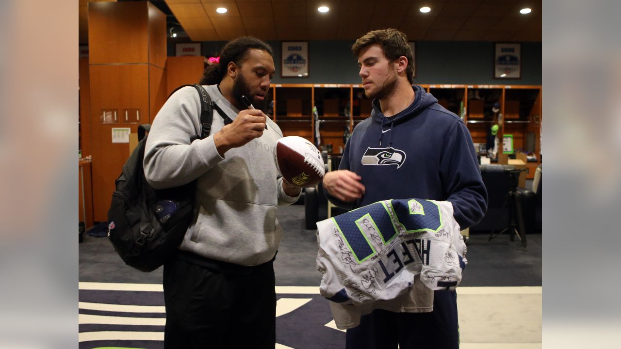 Seahawks rookie Thomas Rawls of Flint steps up to get first 100