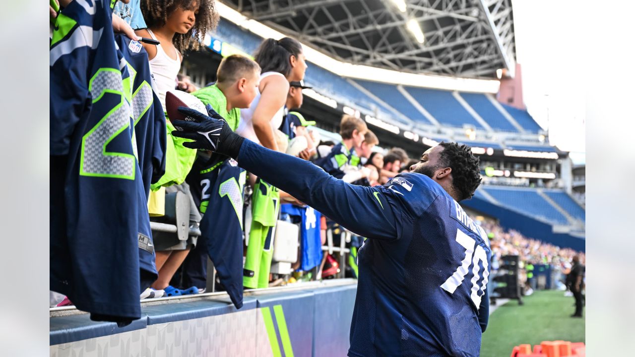 Chicago Bears kicker Cairo Santos (2) talks with Seattle Seahawks kicker  Jason Myers (5) before an NFL football game, Thursday, Aug. 18, 2022, in  Seattle. (AP Photo/Caean Couto Stock Photo - Alamy