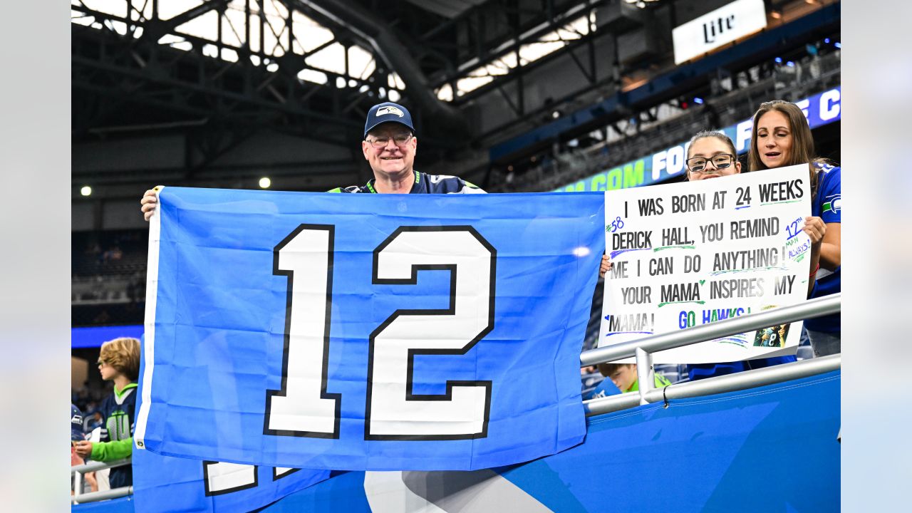 Seattle Seahawks quarterback Geno Smith (7) drops back to pass against the Detroit  Lions during an NFL football game, Sunday, Oct. 2, 2022, in Detroit. (AP  Photo/Rick Osentoski Stock Photo - Alamy