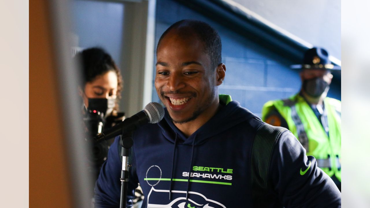 Seahawks Utilize Microsoft Teams For Pregame Huddle With Cancer