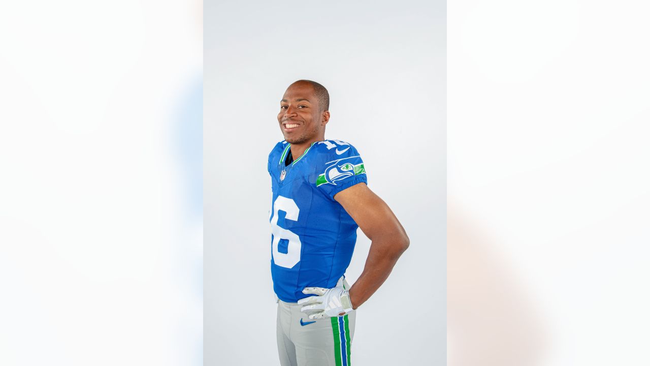 First Look: Seattle Seahawks reveal '90s-era throwback uniforms - Seattle  Sports