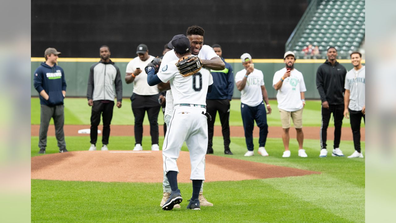 DK Metcalf Throws Out Mariners' First Pitch