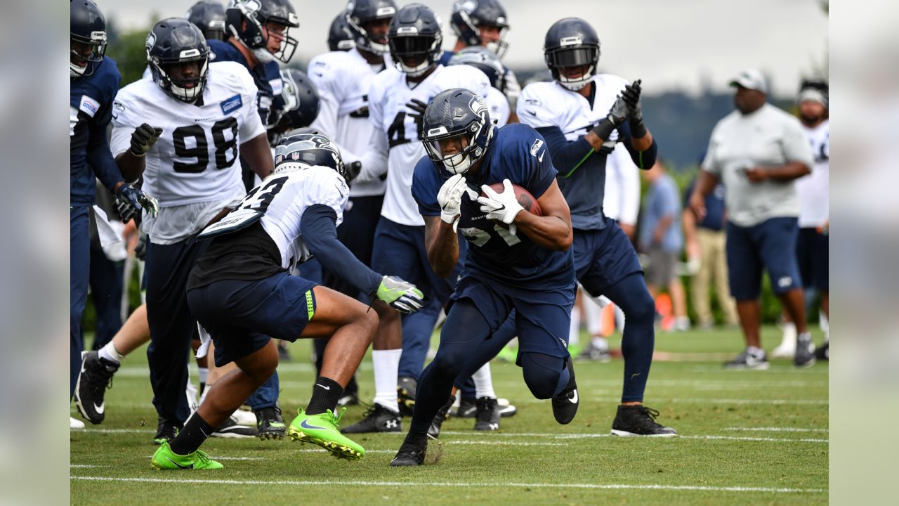 Seahawks sign Ricky Ali'ifua, Lord Adusei-Hyeamang