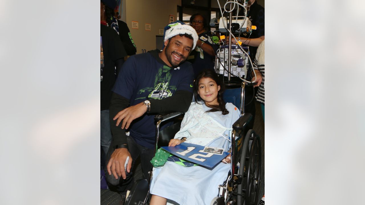 Seahawks QB Russell Wilson earns Walter Payton Man of Year Award for  charitable work - ESPN