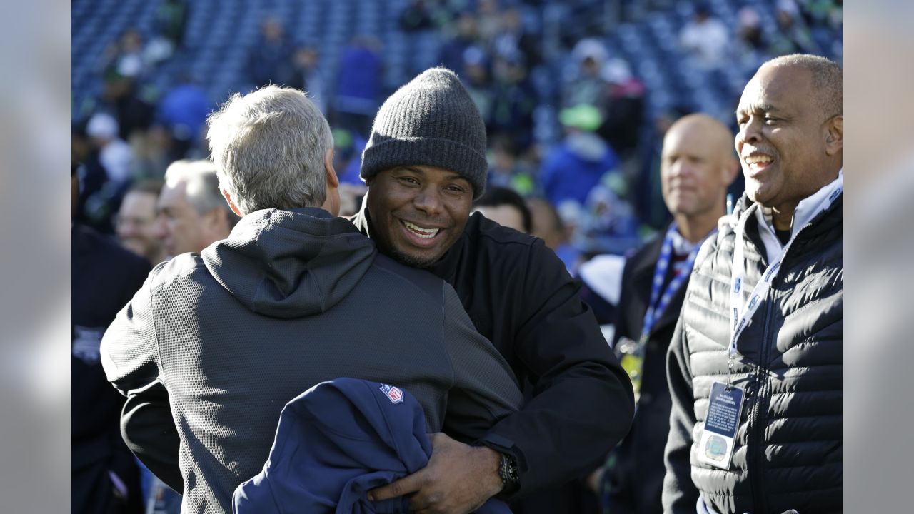 Ken Griffey Jr. shows off Hall-of-Fame worthy outfit on induction day