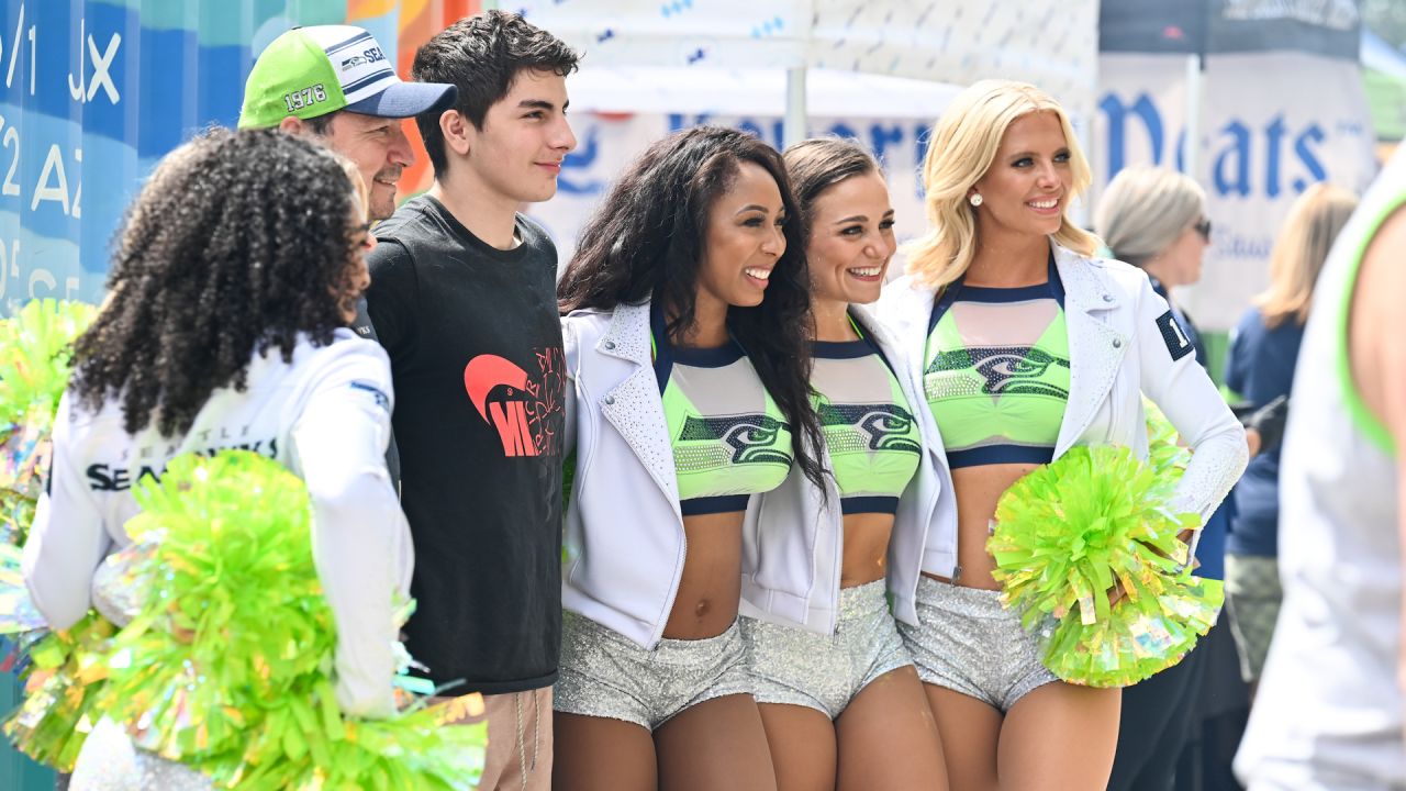 Welcome Back, 12s & Other Observations From Day 1 Of 2021 Seahawks Training  Camp