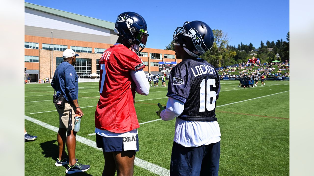 Seahawks Day 16 Training Camp report, Noah Fant is healthy and Jonathan  Sutherland suffers a leg injury on the last play of the practice 