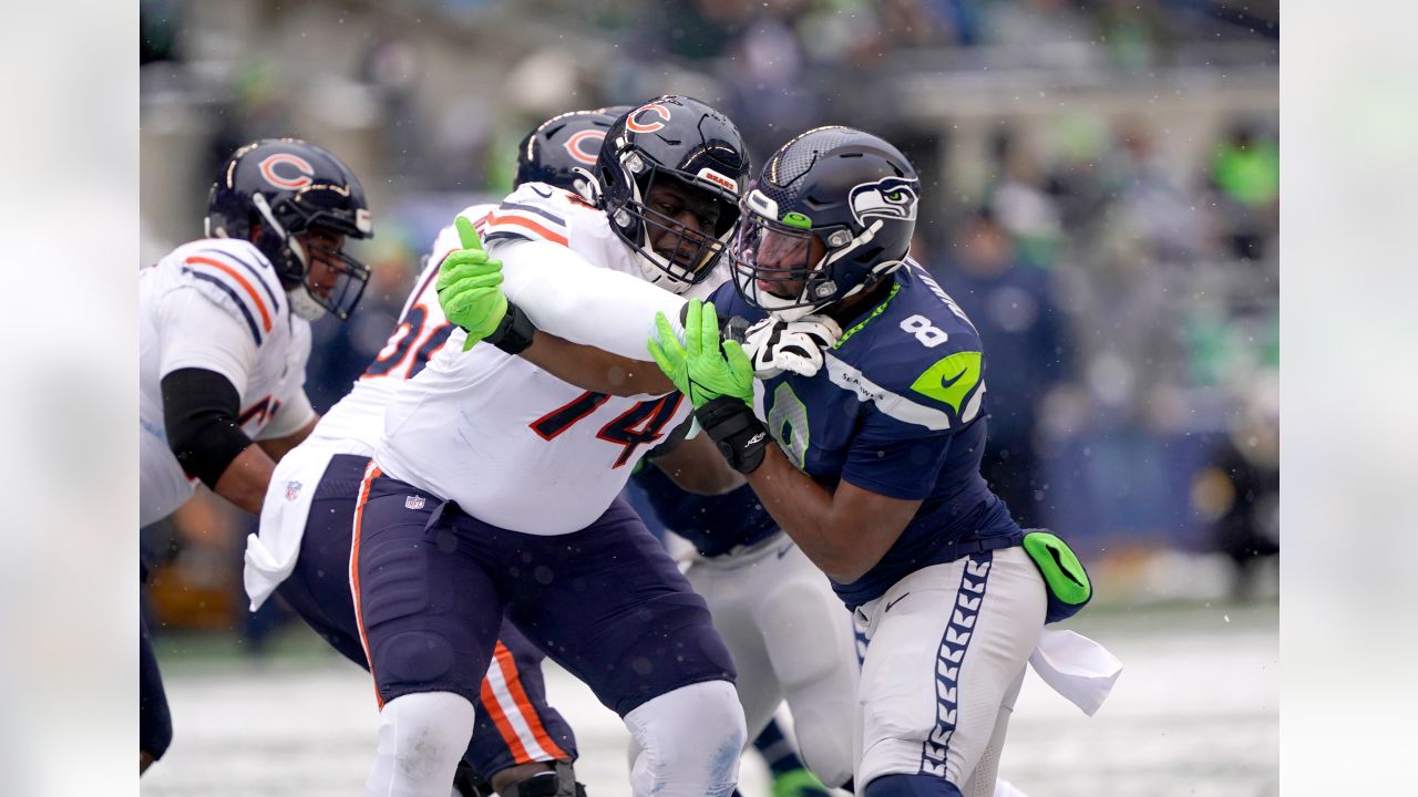 Error-prone Seahawks struggle in 27-11 preseason loss to Bears - The  Columbian