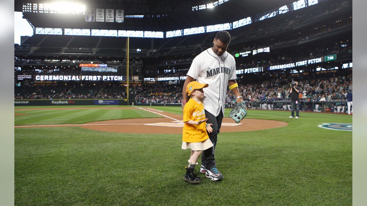 Broncos QB Russell Wilson to throw ceremonial 1st pitch for