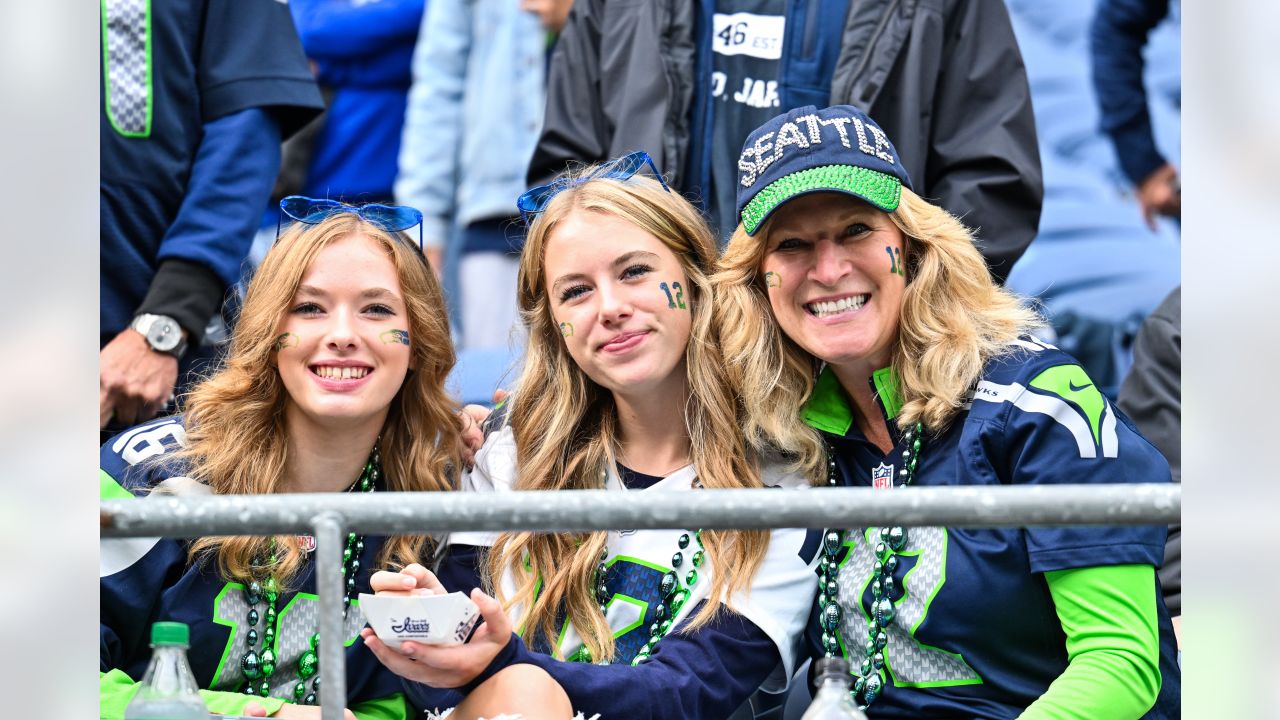 12s celebrate playoff-bound Seahawks after winning at Lumen Field Sunday