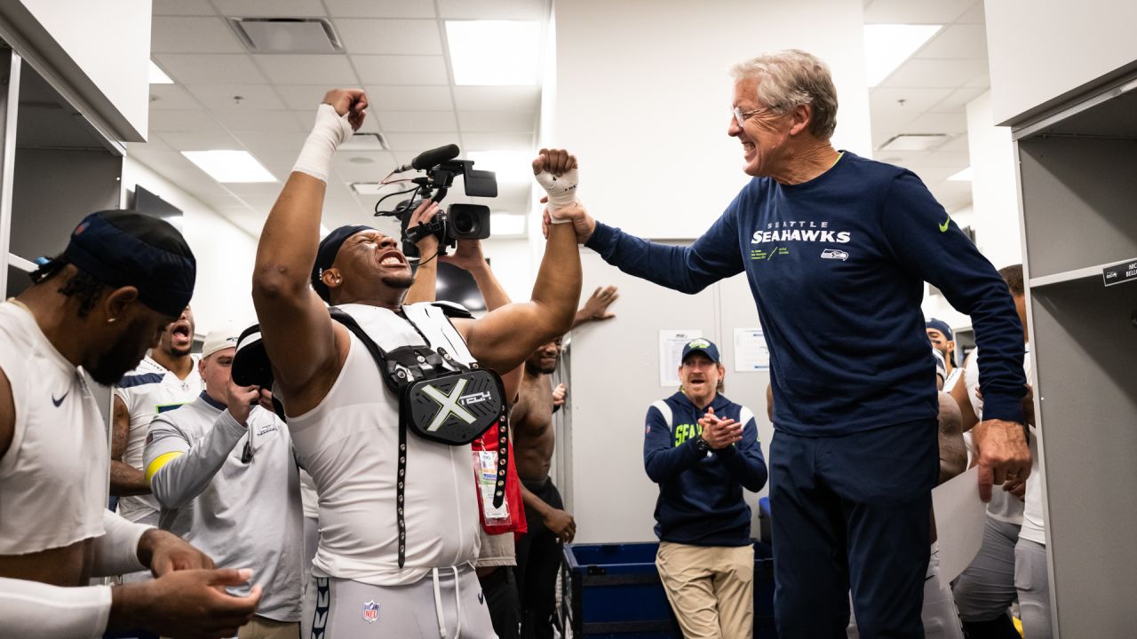 Shaun Alexander feels 'honored' with Seahawks Ring of Honor