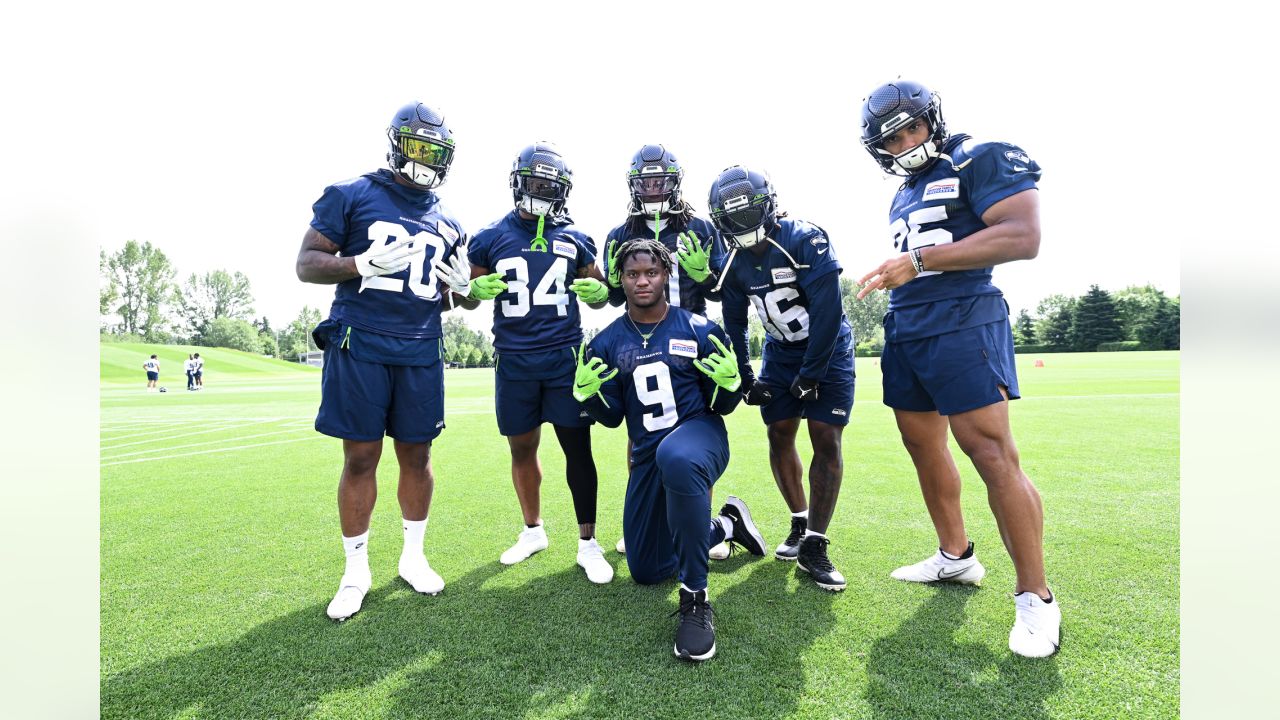 Seahawks starting QB 2022: Latest updates on Drew Lock, Geno Smith training  camp battle - DraftKings Network