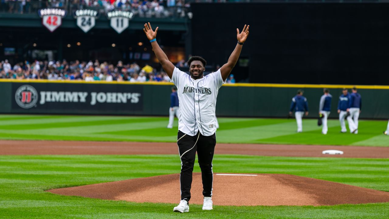 Mariner Dads Catch Their Kids' First Pitches, The most adorable first  pitches 🥹 #FathersDay, By Seattle Mariners