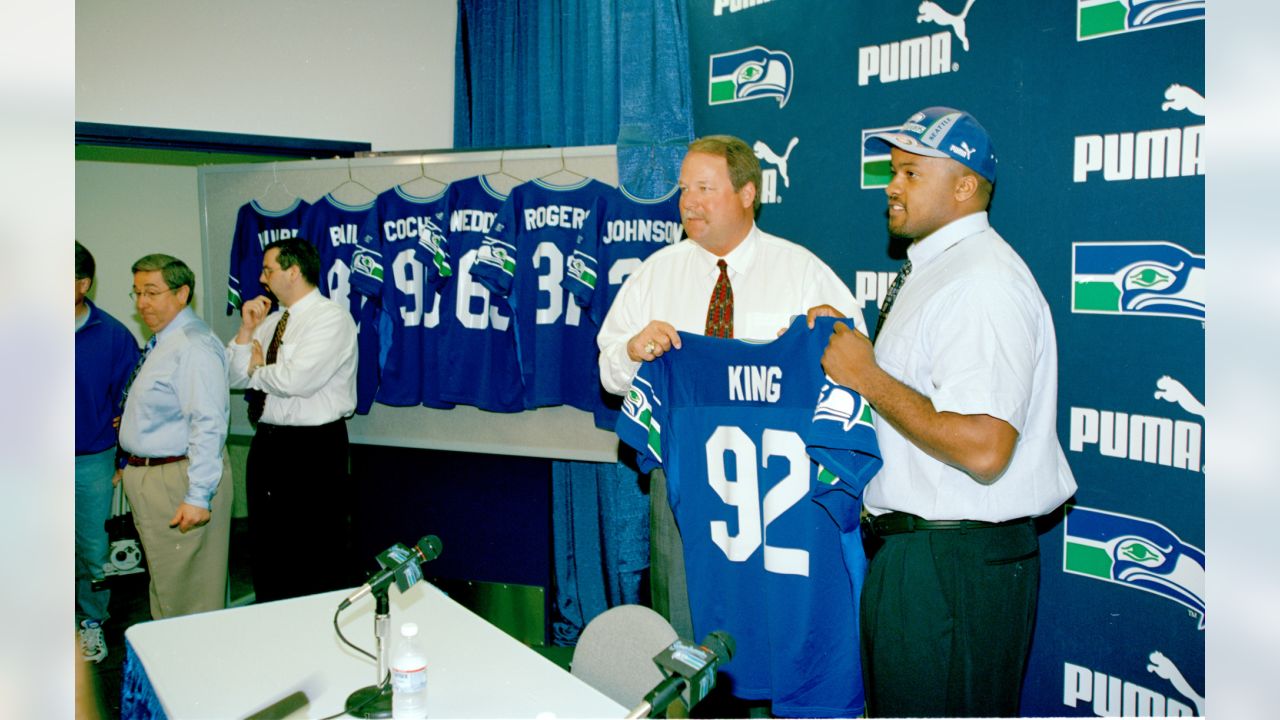 Legendary Seahawks coach Mike Holmgren joins Ring of Honor