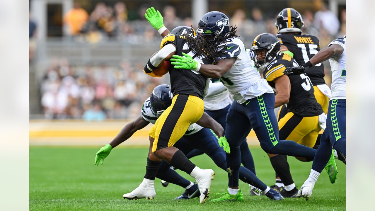 2022 Preseason Week 1 Seahawks at Steelers DeeJay Dallas 18-Yard Run  Highlight