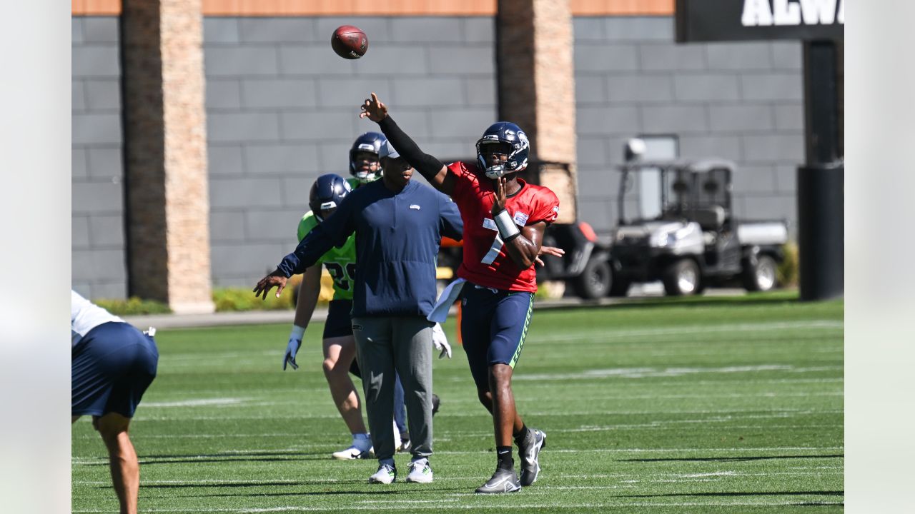 Thursday Round-Up: Seahawks' Rookie Class Receives A Grade from