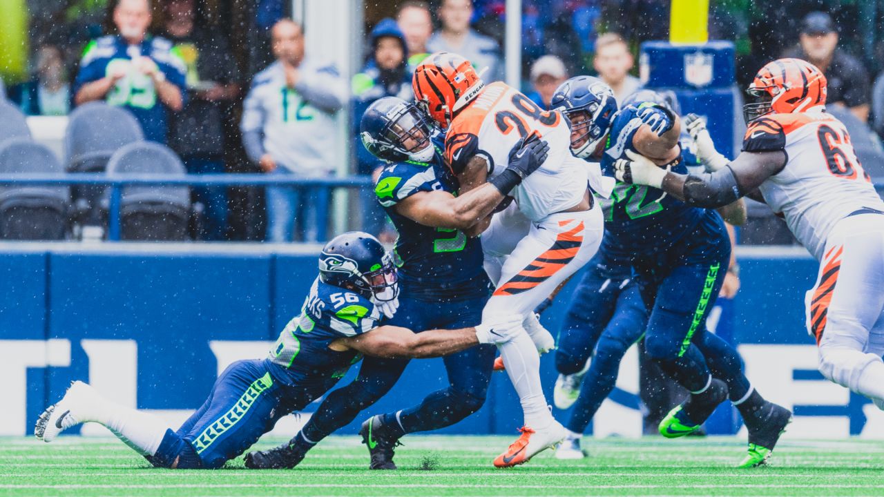 Bobby Wagner fires shot at the Rams after re-joining Seahawks - Turf Show  Times