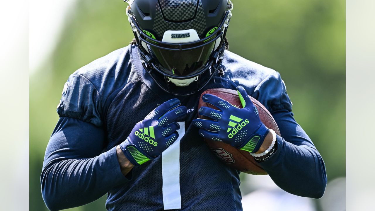 Seattle Seahawks News 7/23: Kenneth Walker III primed for a big sophomore  season - Field Gulls