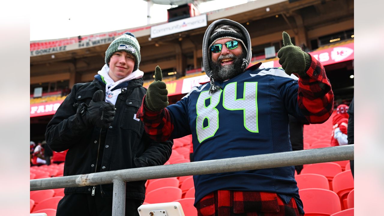 PHOTOS: 12s Brave The Single-Digit Temperatures For Week 16 In Kansas City