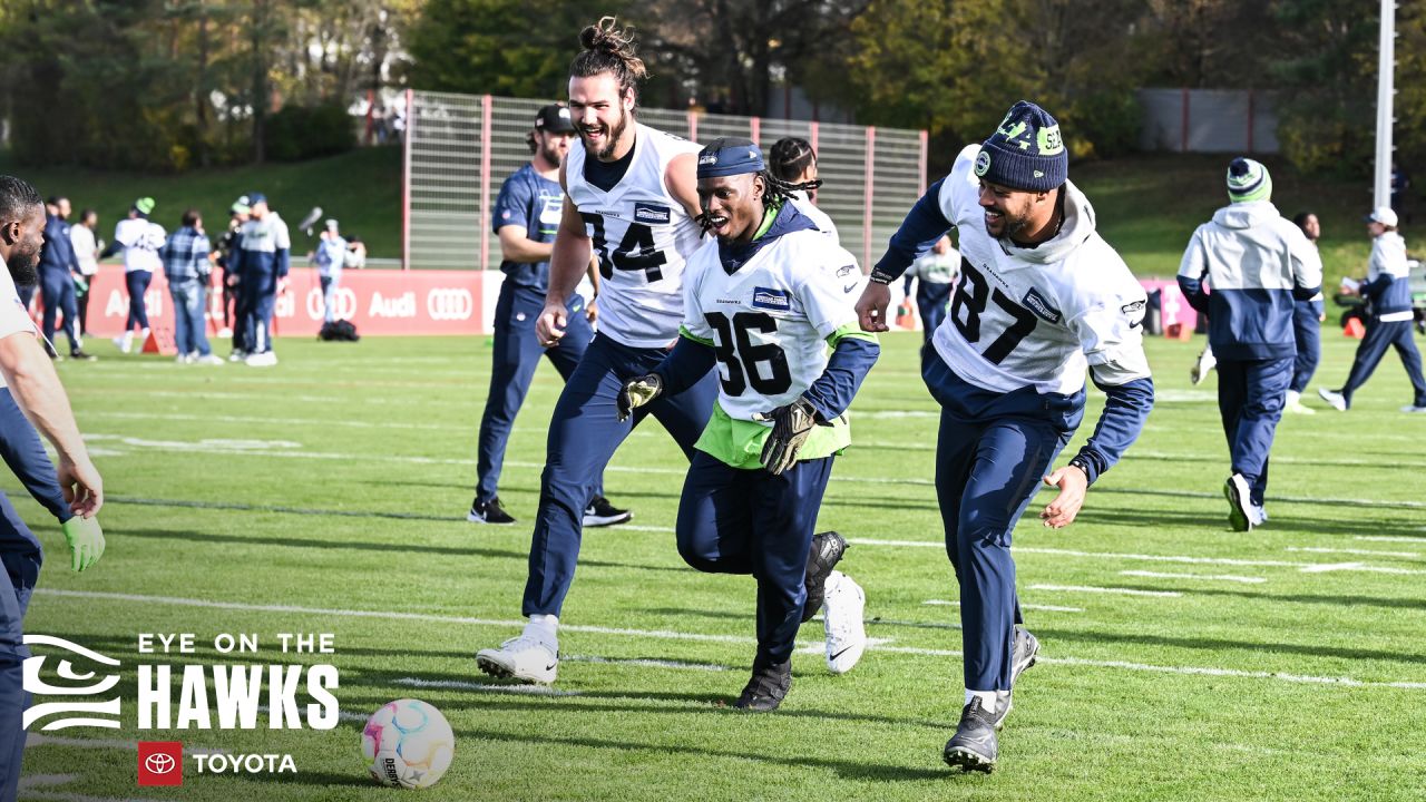 Seattle Seahawks guard Damien Lewis warms up before an NFL football game  against the Tampa Bay Buccaneers, Sunday, Nov. 13, 2022, in Munich,  Germany. (AP Photo/Gary McCullough Stock Photo - Alamy