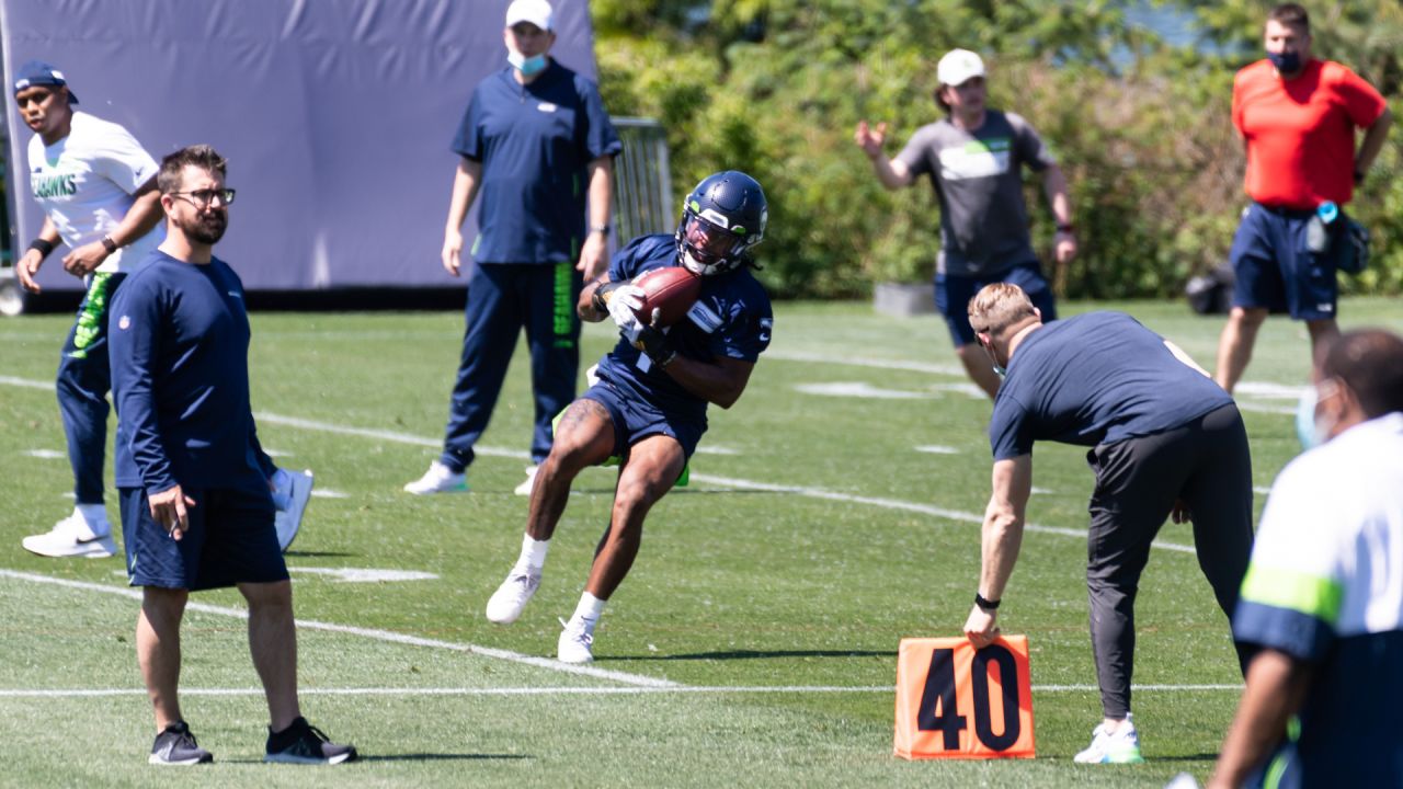 Darrell Taylor is finally ready to deliver for the Seahawks' defense, a  journey he didn't take alone - The Athletic