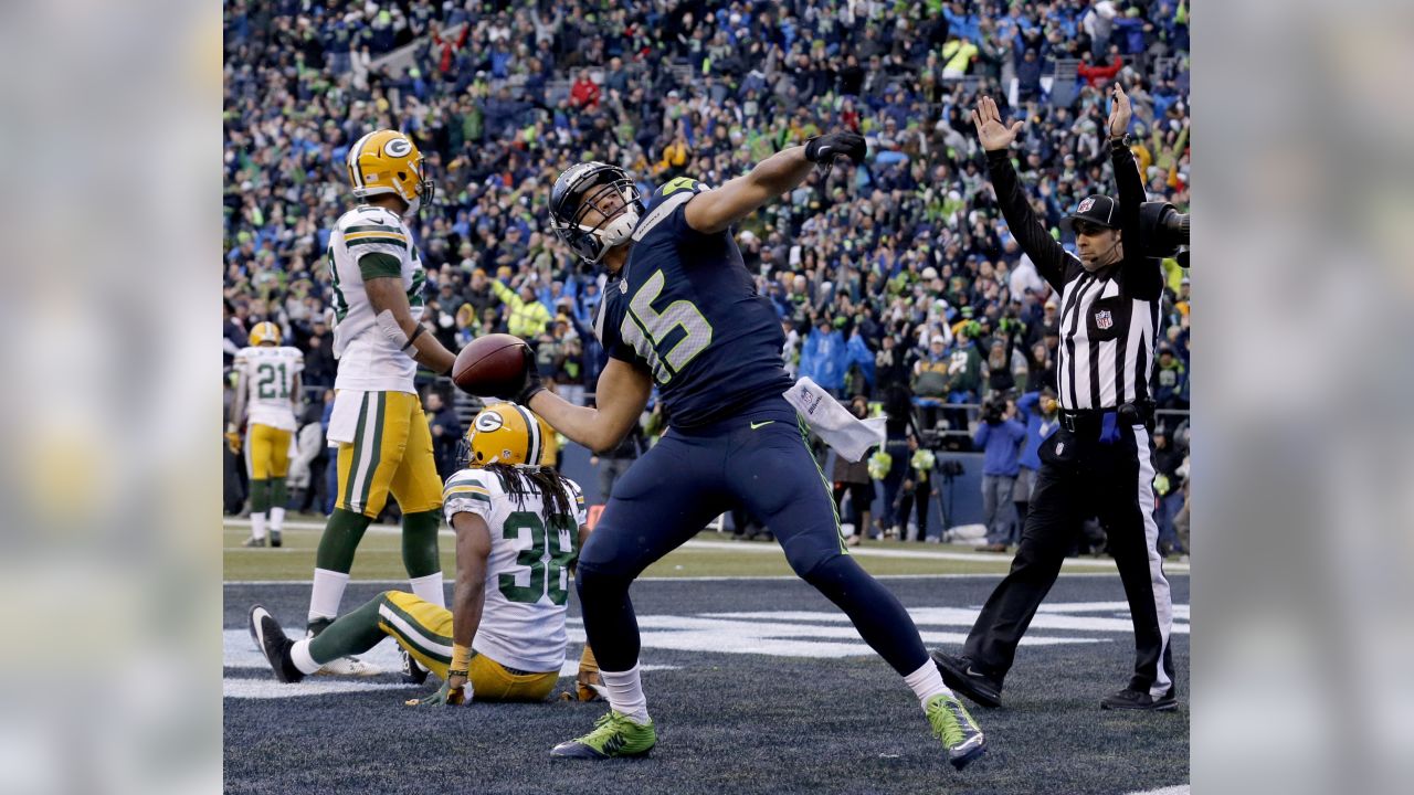 Green Bay Packers wide receiver Donald Driver can't hold onto a ball in the  end zone against the Seattle Seahawks' at CenturyLink Field in Seattle,  Washington during a Monday Night Football game