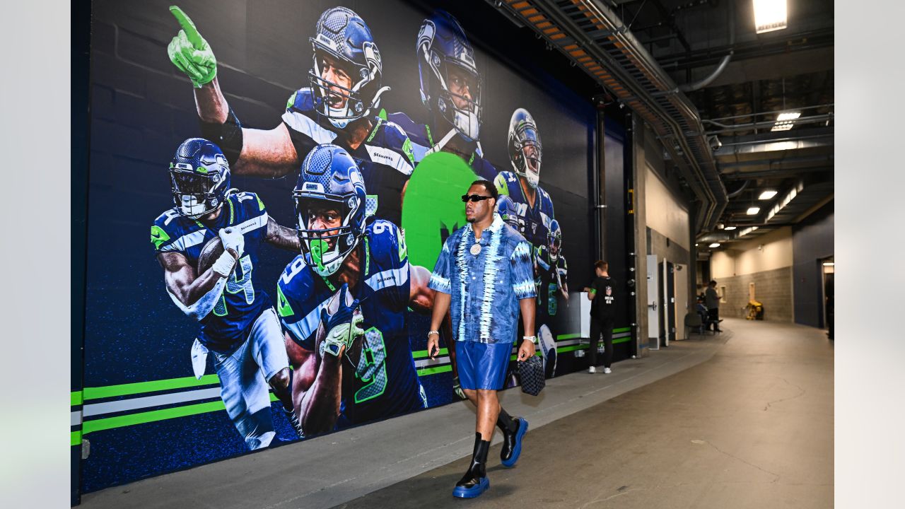 PHOTOS: Seahawks Arrive In Style For Their Season Debut