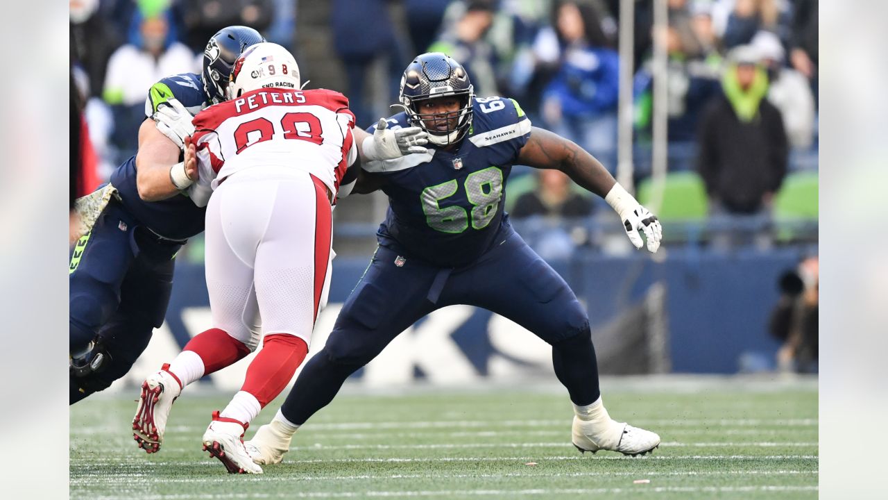 Seahawks LG Damien Lewis Questionable to return v Giants - Field Gulls