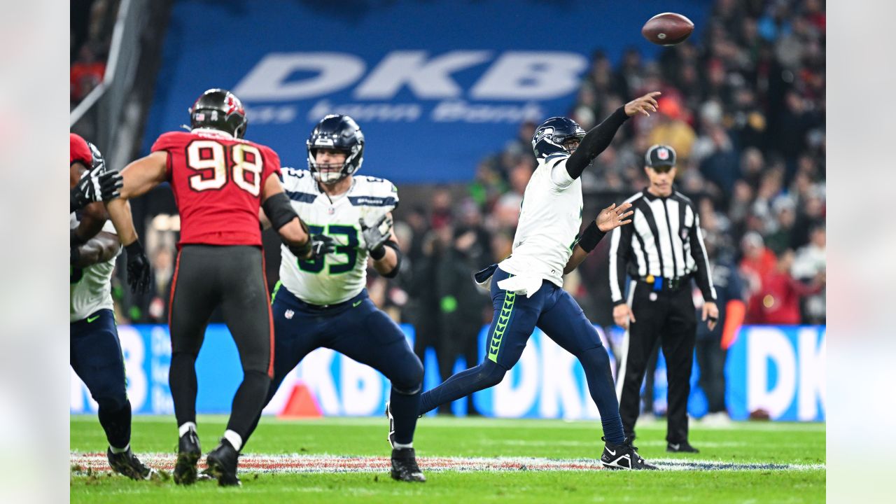 Seahawks vs. Buccaneers Injury Updates: Dee Eskridge Questionable