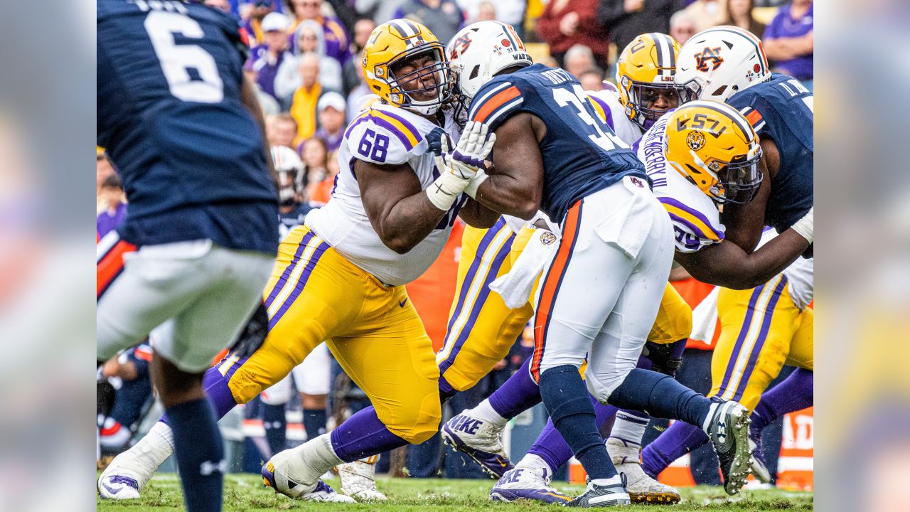 Seahawks draft LSU guard Damien Lewis 3rd round of NFL draft